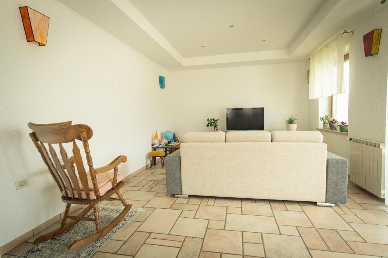 Apartment Ajdi Ajdovščina エクステリア 写真